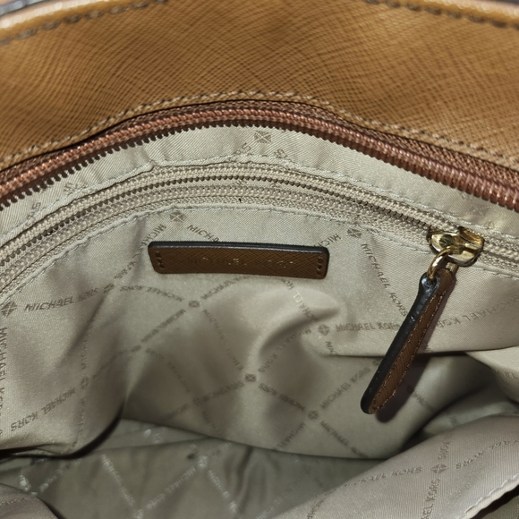 Michael Kors Burgundy Crossbody Bag with Signature Logo Design & Gold Finishes - Picture 5 of 7